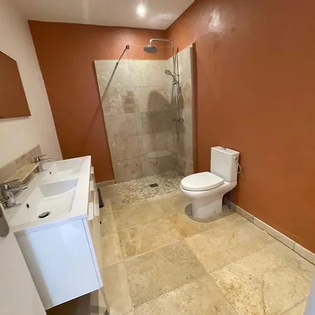 Maison A La Naronne بيت للعطل